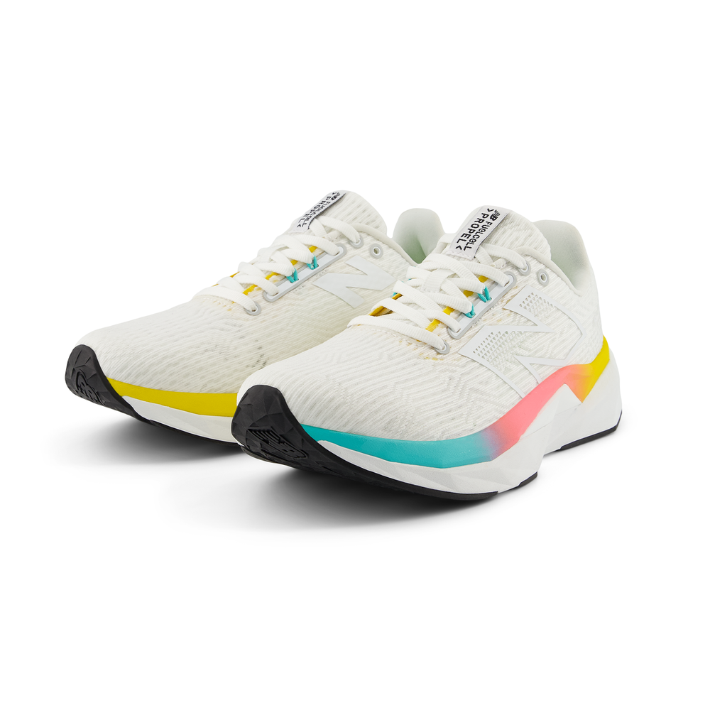 Buty damskie New Balance FuelCell Propel v5 WFCPRLC5 – białe