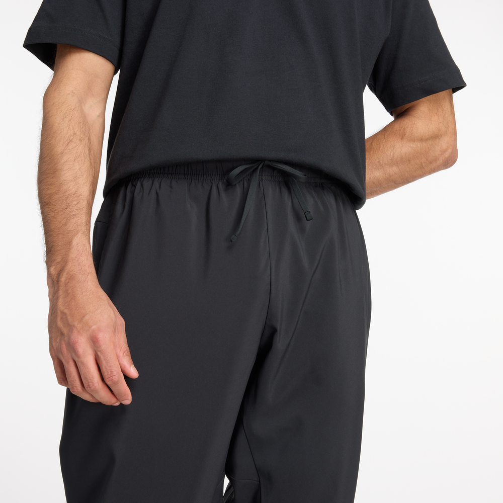Spodnie męskie New Balance MP41011BK – czarne