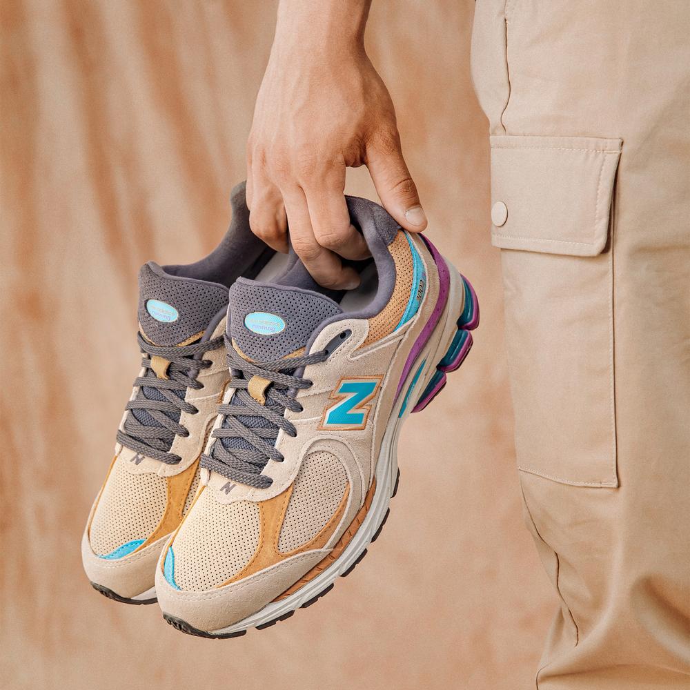 Buty New Balance M2002RWA – brązowe