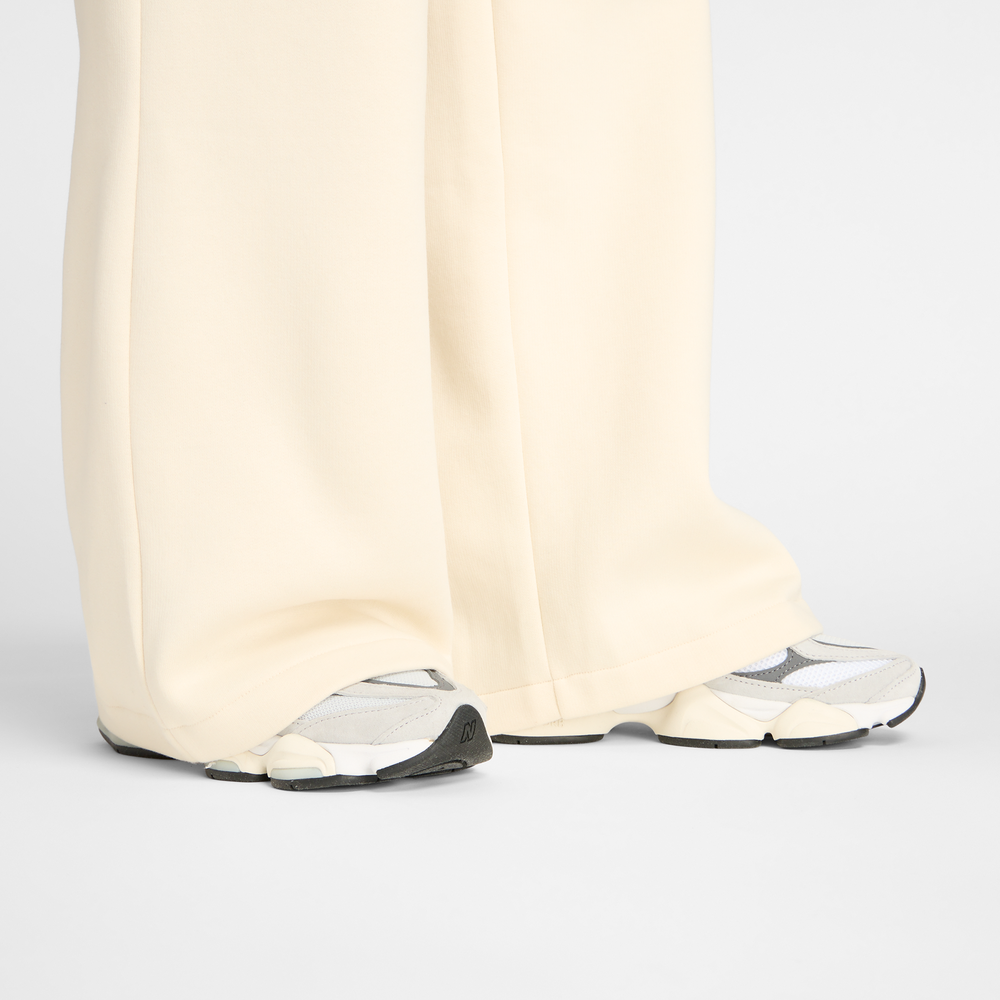 Spodnie damskie New Balance WP53903LIN – beżowe