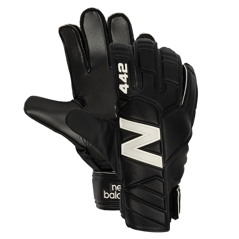 Rękawice bramkarskie New Balance GK23004MBKW - czarne